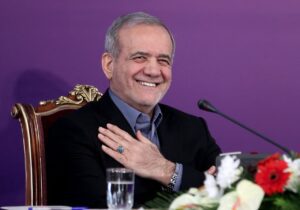 دستور رئیس‌جمهور برای خرید هدایای صنایع دستی در دستگاه‌ها