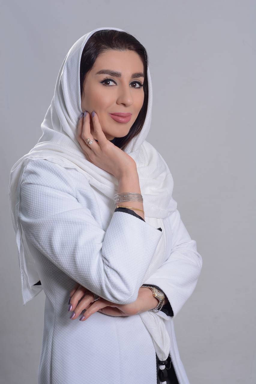 “مهدیه عرب” ترانه سرای قطعه جمشید آریا:  جمشید هاشم پور یک سوپر استار تکرار نشدنی در سینمای ایران است