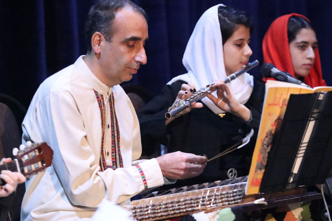 کنسرت بزرگ هنرجویان آموزشگاه موسیقی آوای مهر در سیاهکل برگزار شد 