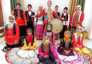 اجرای گروه آیینی سنتی “چیچیلاس” در برنامه سوتکا شبکه باران