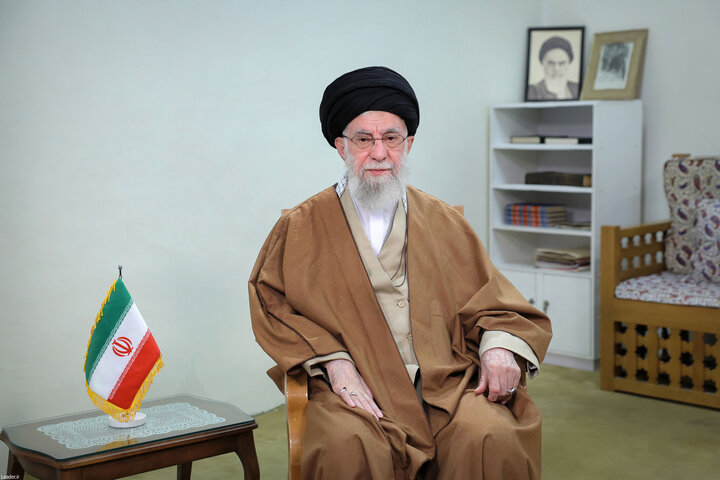 رهبر انقلاب در پیامی به مناسبت آغاز سال ۱۴۰۴ هجری شمسی، سال جدید را سال «سرمایه‌گذاری برای تولید» نام نهادند