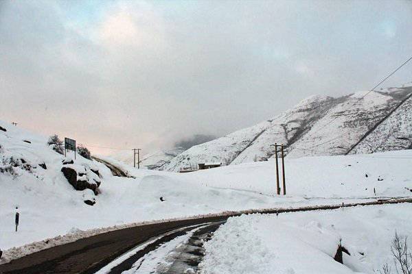 بارش بیش از ۲۰ سانتی‌متری برف در محورهای کوهستانی گیلان