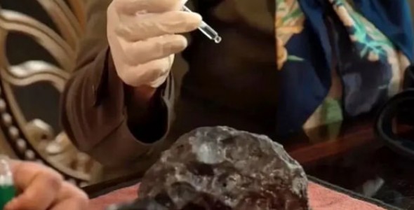 عجیب اما واقعی؛ بازداشت ۲۳ نفر برای فروش شهاب سنگ تقلبی در فضای مجازی پس از پخش پایتخت هفت!
