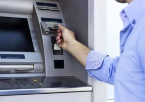 سقف برداشت از خودپردازها ۳۰۰ هزار تومان ماند