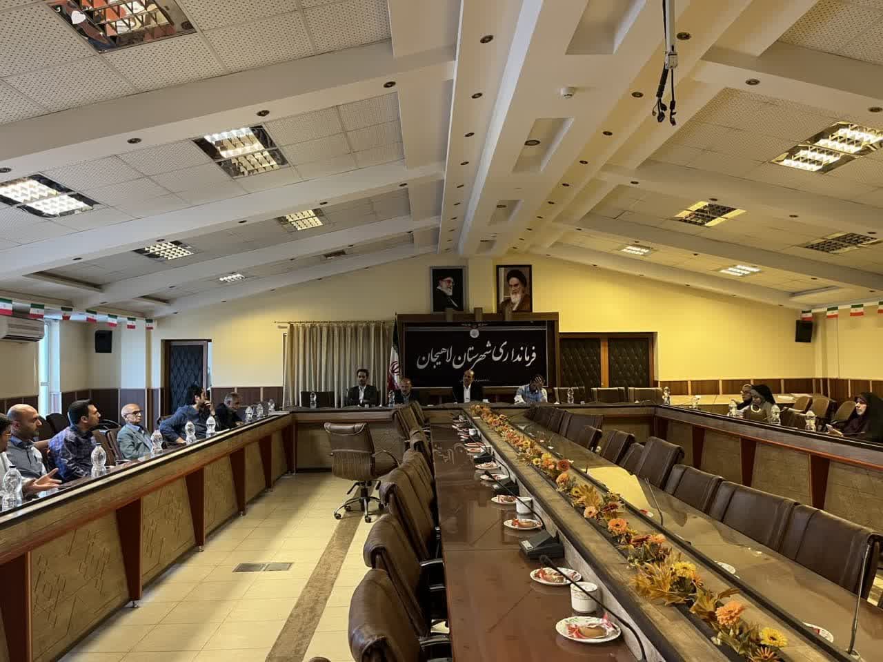 فرماندار لاهیجان در نشست با اصحاب‌ رسانه: شنیدن نقدهای رسانه را فرصت می شماریم