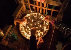 نگاهی به آیین سنتی چهل منبر در شب عاشورا لاهیجان 
