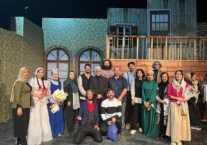 نگاه  و نظری به متن واجرای نمایش کله پوک ها به کارگردانی علیرضا کارگر روشن  به قلم علیرضا روح نواز 