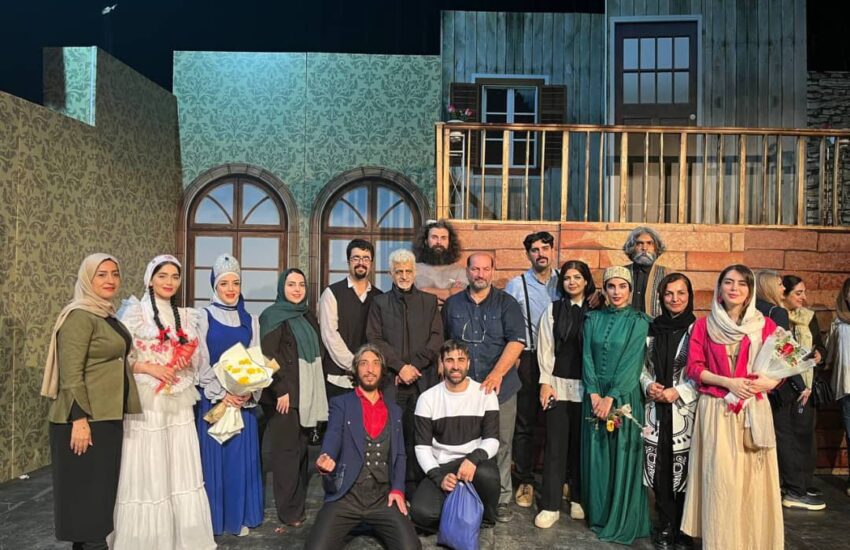 نگاه  و نظری به متن واجرای نمایش کله پوک ها به کارگردانی علیرضا کارگر روشن  به قلم علیرضا روح نواز 