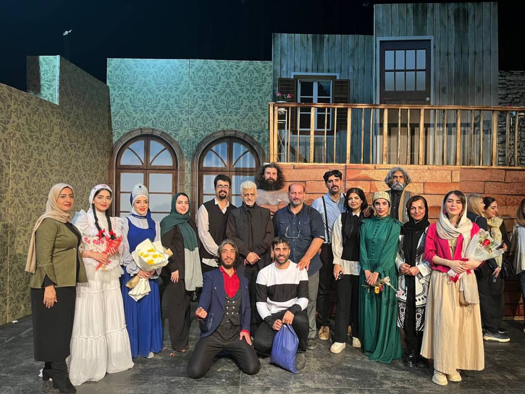 نگاه  و نظری به متن واجرای نمایش کله پوک ها به کارگردانی علیرضا کارگر روشن  به قلم علیرضا روح نواز 