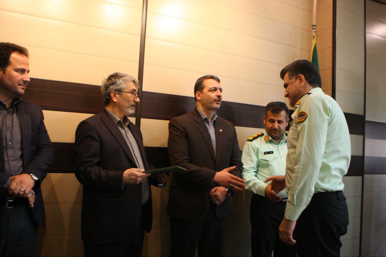 تجلیل اصناف و بازاریان لاهیجان از سبزپوشان نیروی انتظامی