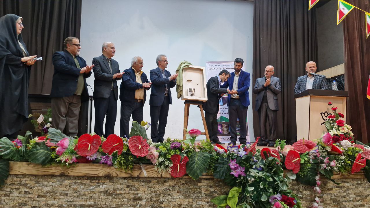 بیست‌ و یکمین نشست انجمن ادبی «حزین لاهیجی» در کانون باهنر برگزار شد 