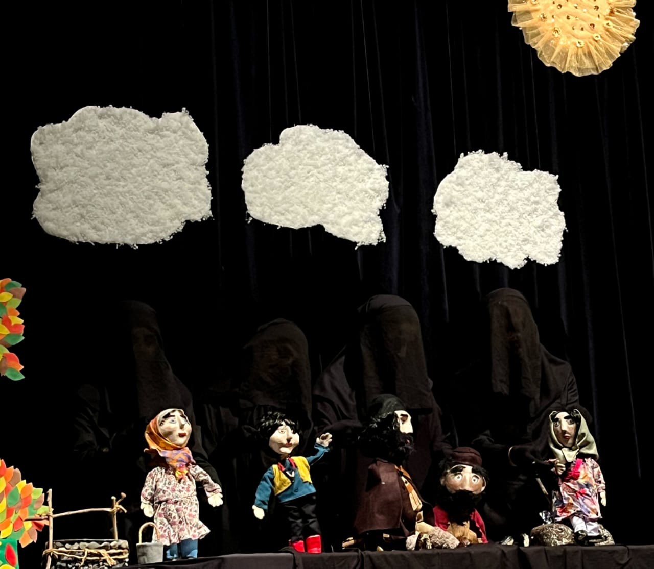 گزارش تصویری اجرای نمایش عروسکی «مرد مهربان جنگل ۲» در رشت 
