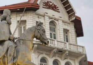 تندیس اسطوره جنگل در قلب تپنده رشت 