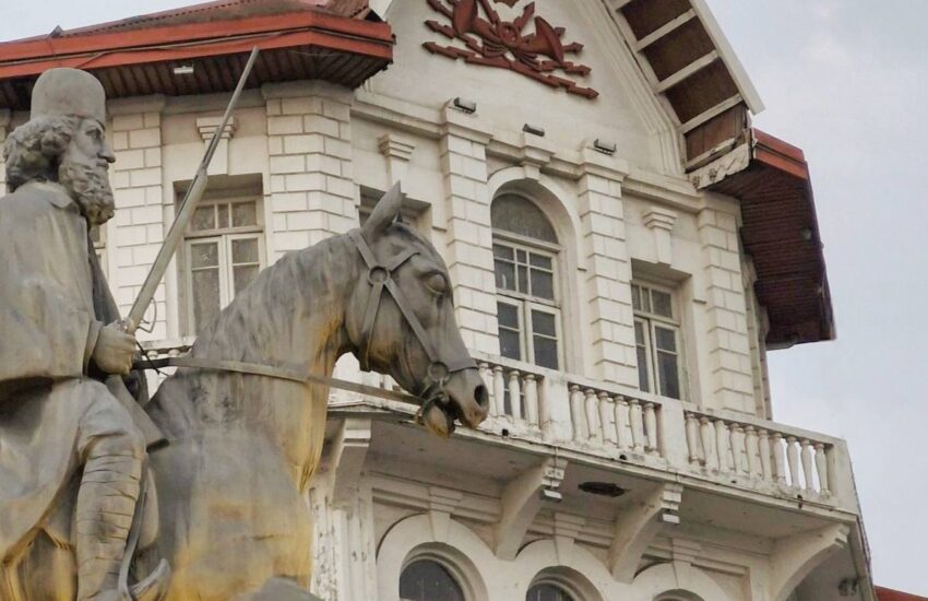 تندیس اسطوره جنگل در قلب تپنده رشت 