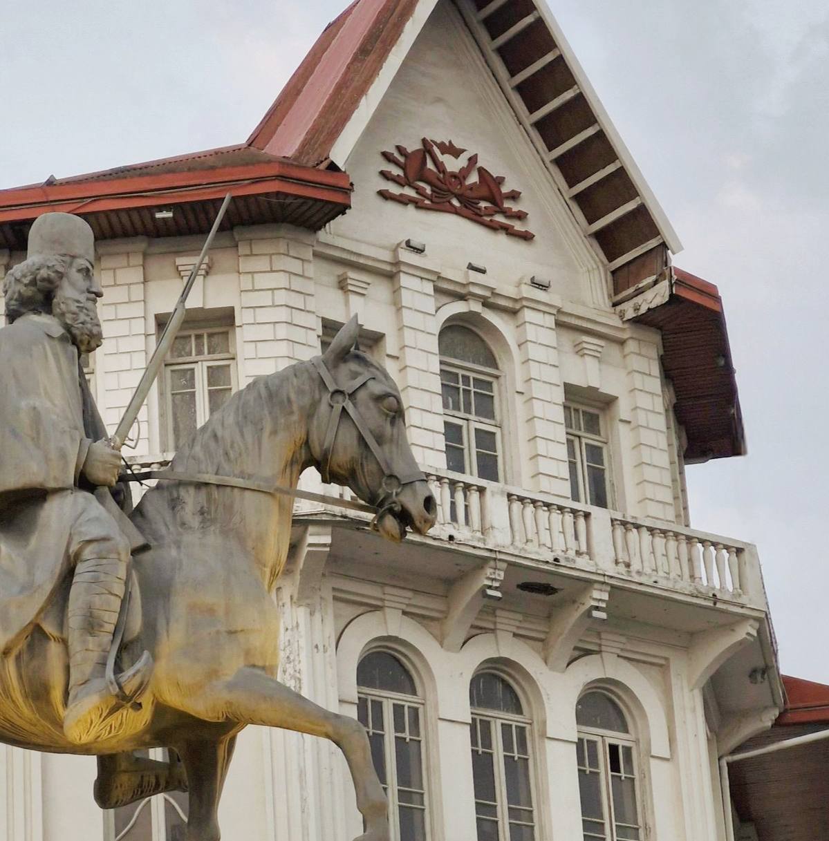 تندیس اسطوره جنگل در قلب تپنده رشت 