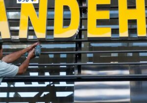 انتقال بانک آینده به بانک ملی تکمیل شد