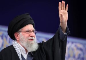 پیکر رهبر شهید انقلاب در مشهد به خاک سپرده می‌شود