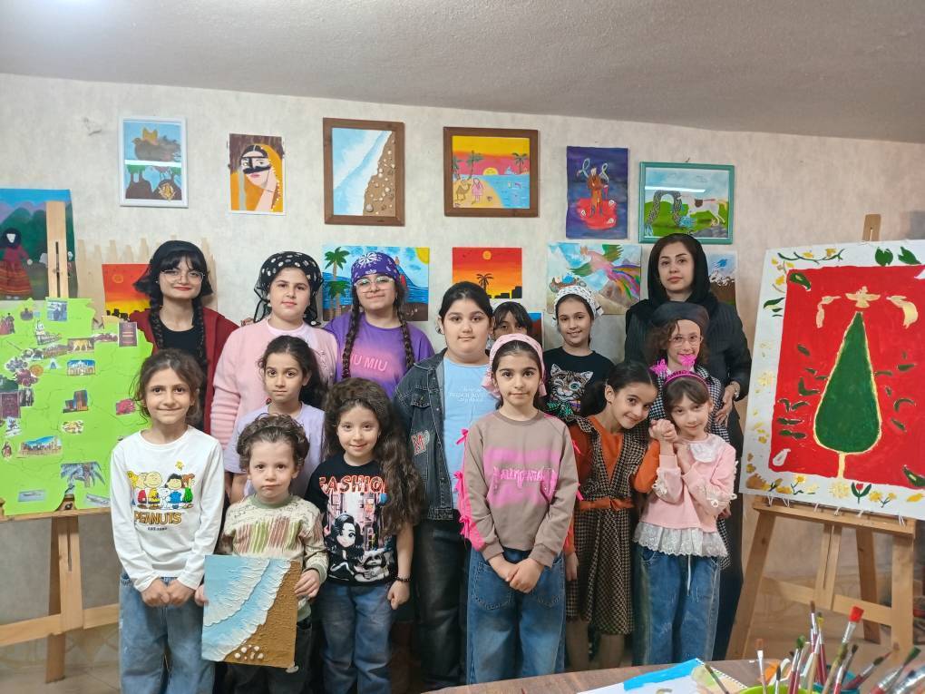 نقاشباشی های کوچک لاهیجان، ایران را ترسیم کردند