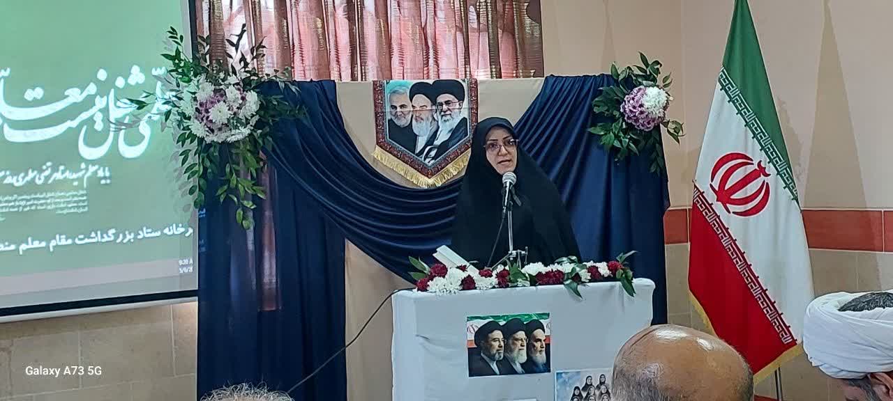 «مریم مهدی نیا» بخشدار رودبنه در مراسم بزرگداشت مقام معلم: جهاد تبیین و جهاد تربیت مکمل جهاد میدان رزمندگان مدافع وطن است 