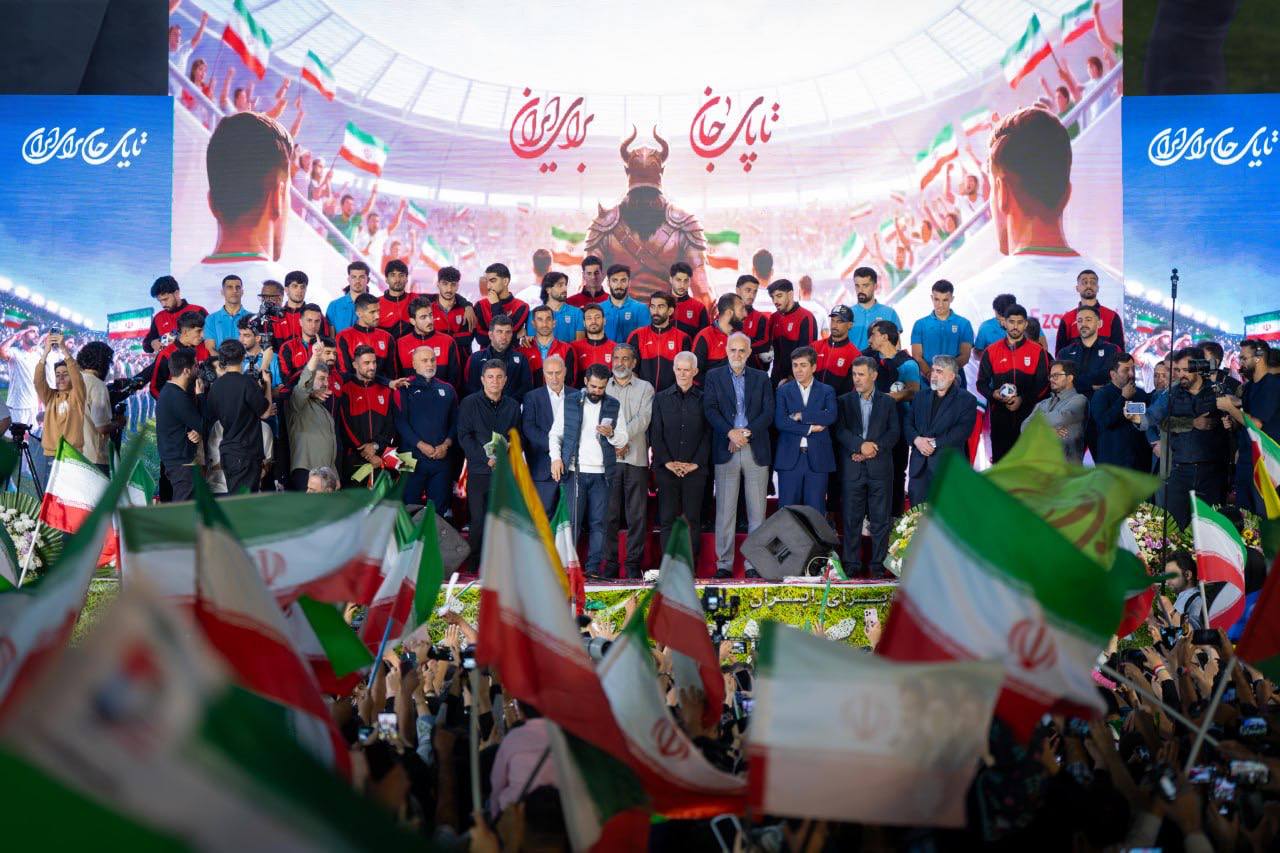 تیم ملی در میدان انقلاب جهانی شد
