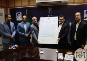تقدیم لوح ملی «شهر مشتاق کتاب» توسط مدیر کل فرهنگ و ارشاد اسلامی به مردم فومن