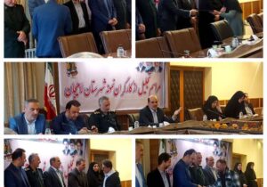 تقدیر از کارگران نمونه شهرستان لاهیجان در سالن اجتماعات فرمانداری