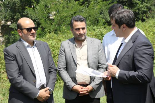 شهردار لاهیجان از تملک دو قطعه زمین در مسیر بلوار دکتر حکیم زاده به دانشگاه خبر داد
